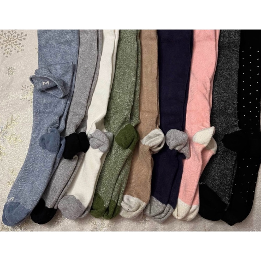 NEW LISTING Wellow women’s compression socks - great condition